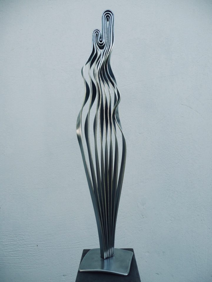madona z nerezových pásů, 80 cm
